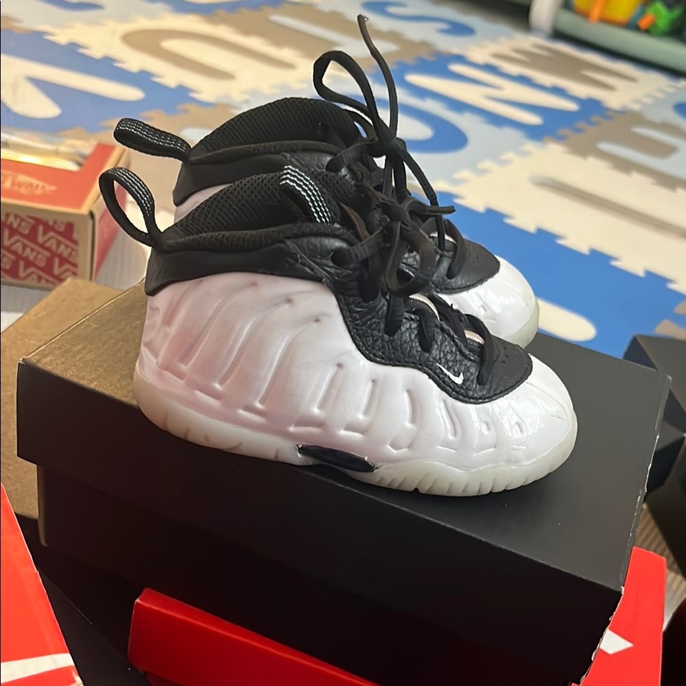 Nike Little Posite One Black and White Sneakers